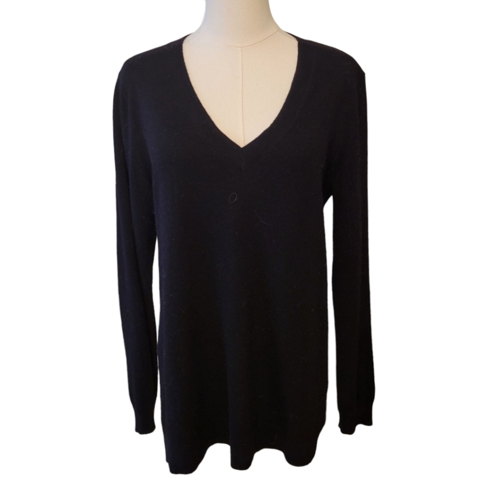 J. Crew Black & Gray V-Neck Sweater Size‎ Medium